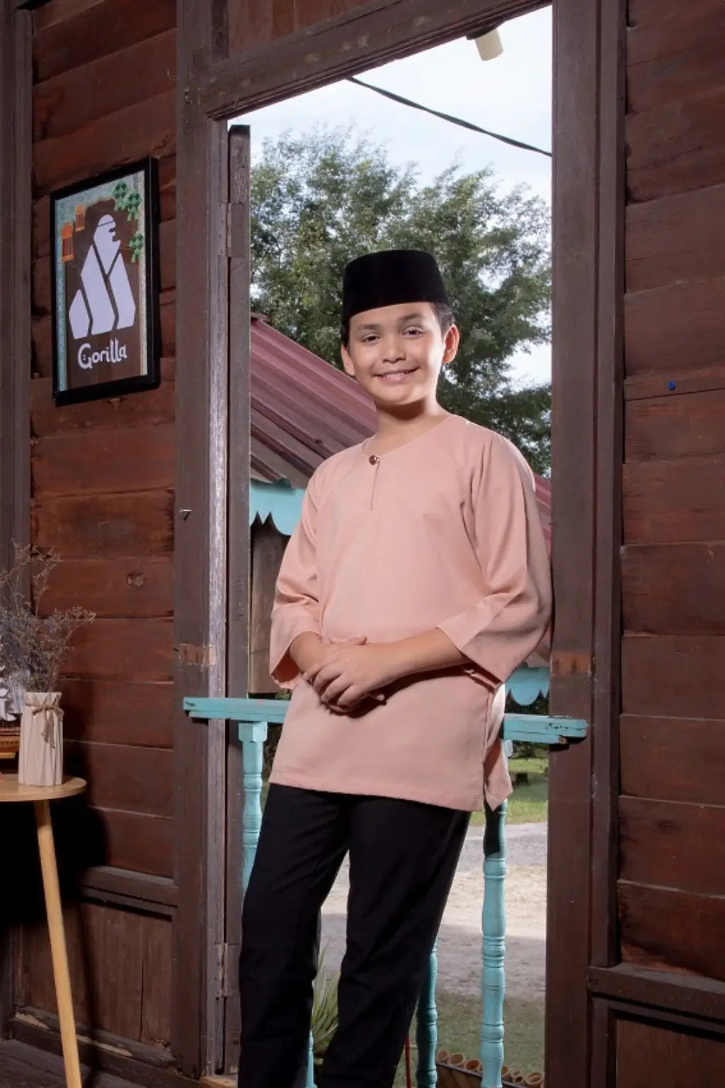 Kurta Gorilla - Kanak-kanak - Nude