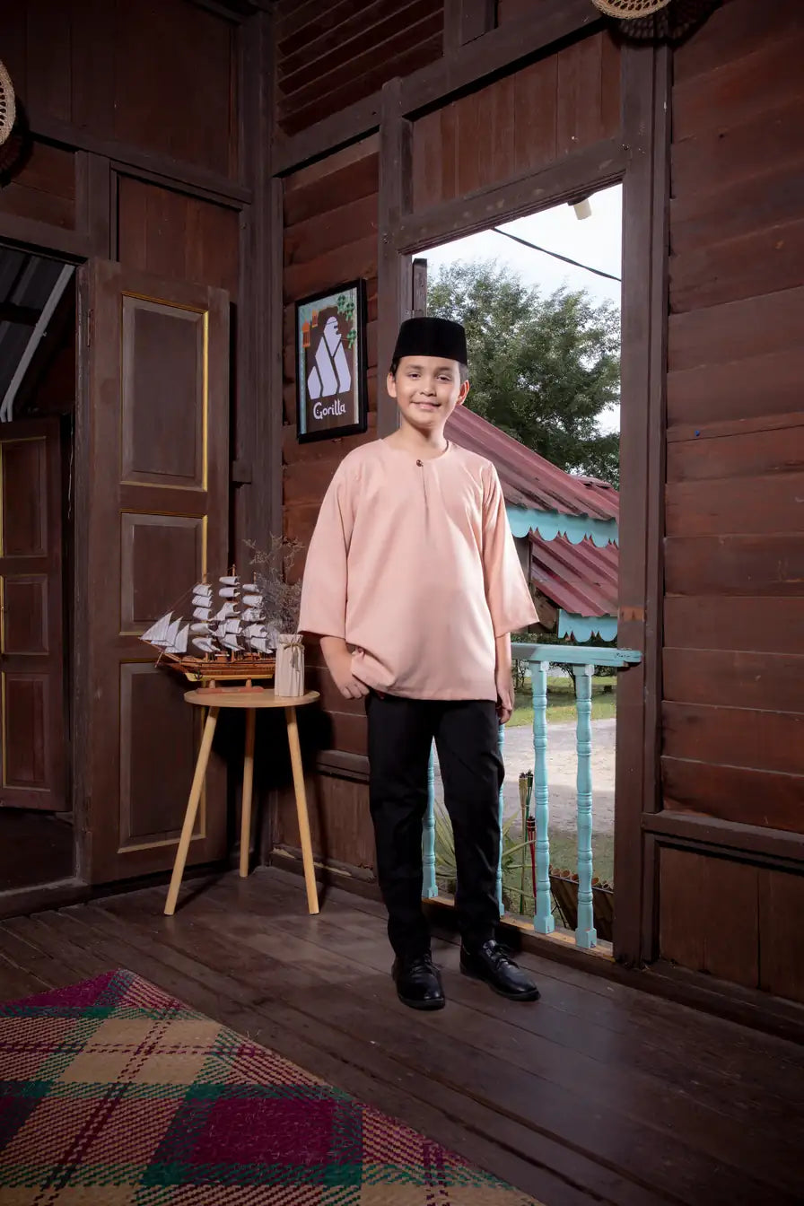 Kurta Gorilla - Kanak-kanak - Nude