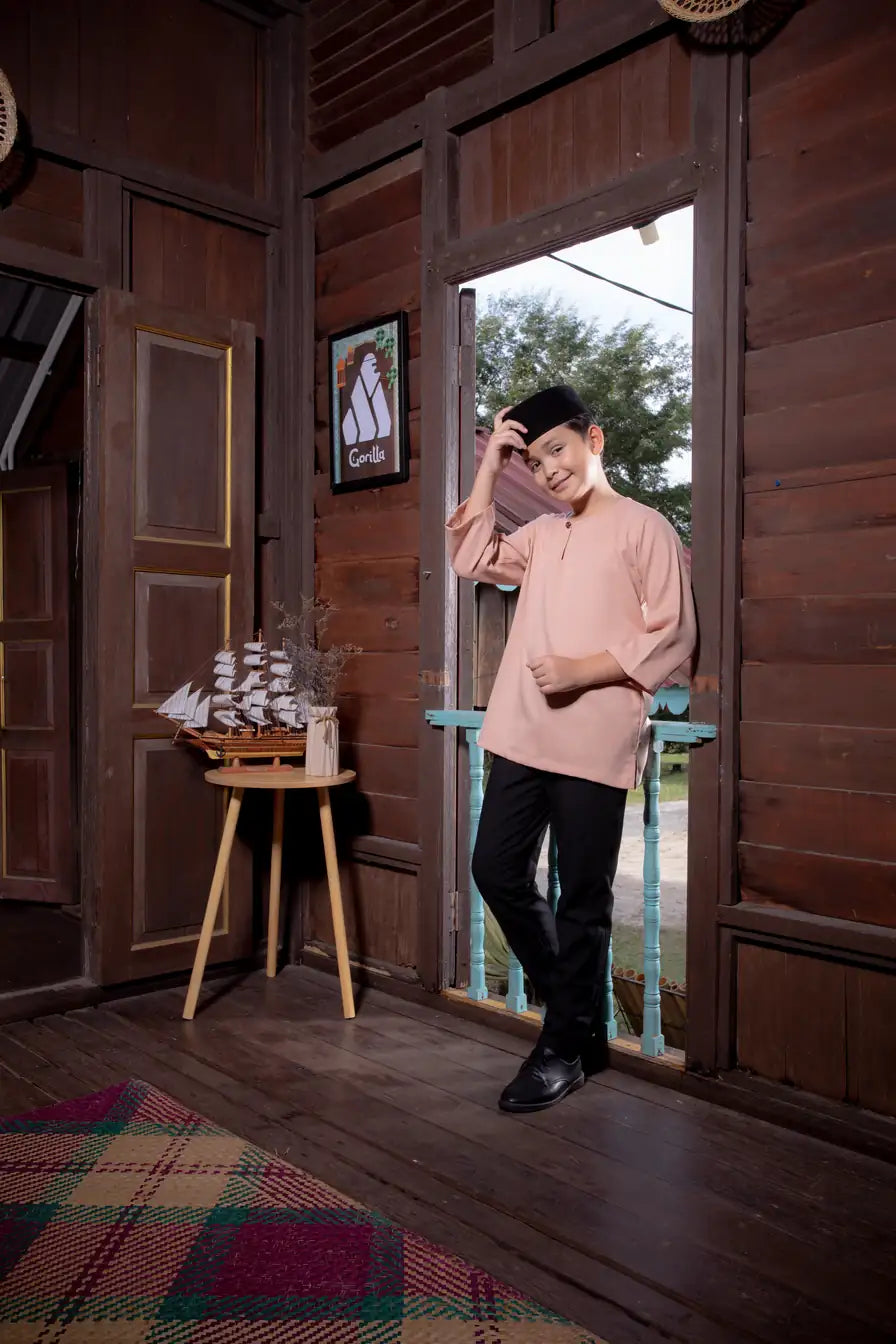 Kurta Gorilla - Kanak-kanak - Nude