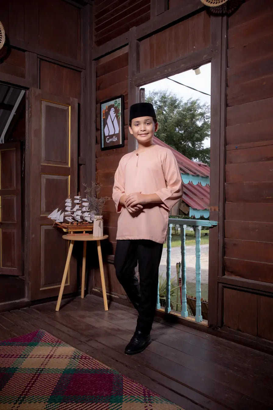 Kurta Gorilla - Kanak-kanak - Nude